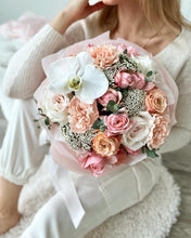 Load image into Gallery viewer, &quot;Rose Jam&quot; Bouquet
