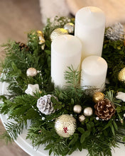 Load image into Gallery viewer, Holiday ring with candles
