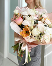 Load image into Gallery viewer, Flower love Bouquet
