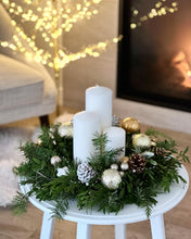 Load image into Gallery viewer, Holiday ring with candles
