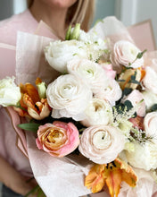 Load image into Gallery viewer, Flower love Bouquet
