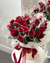 Load image into Gallery viewer, "Rose perfume" Flower Box

