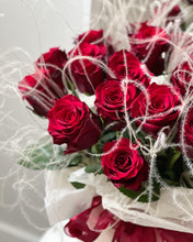 Load image into Gallery viewer, "Rose perfume" Flower Box
