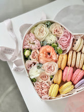 Load image into Gallery viewer, &quot;Velvet Heart&quot; Macaron Flower Box
