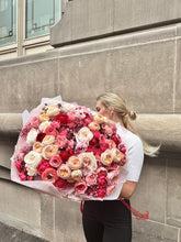 Load image into Gallery viewer, "Rouge Couture" Bouquet
